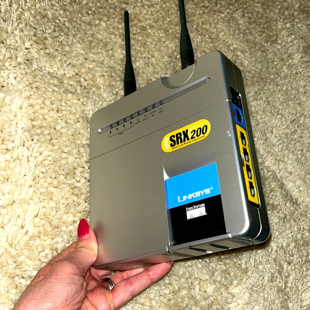 Cisco Systems Linksys SRX 200 Wireless-G Broadband Router